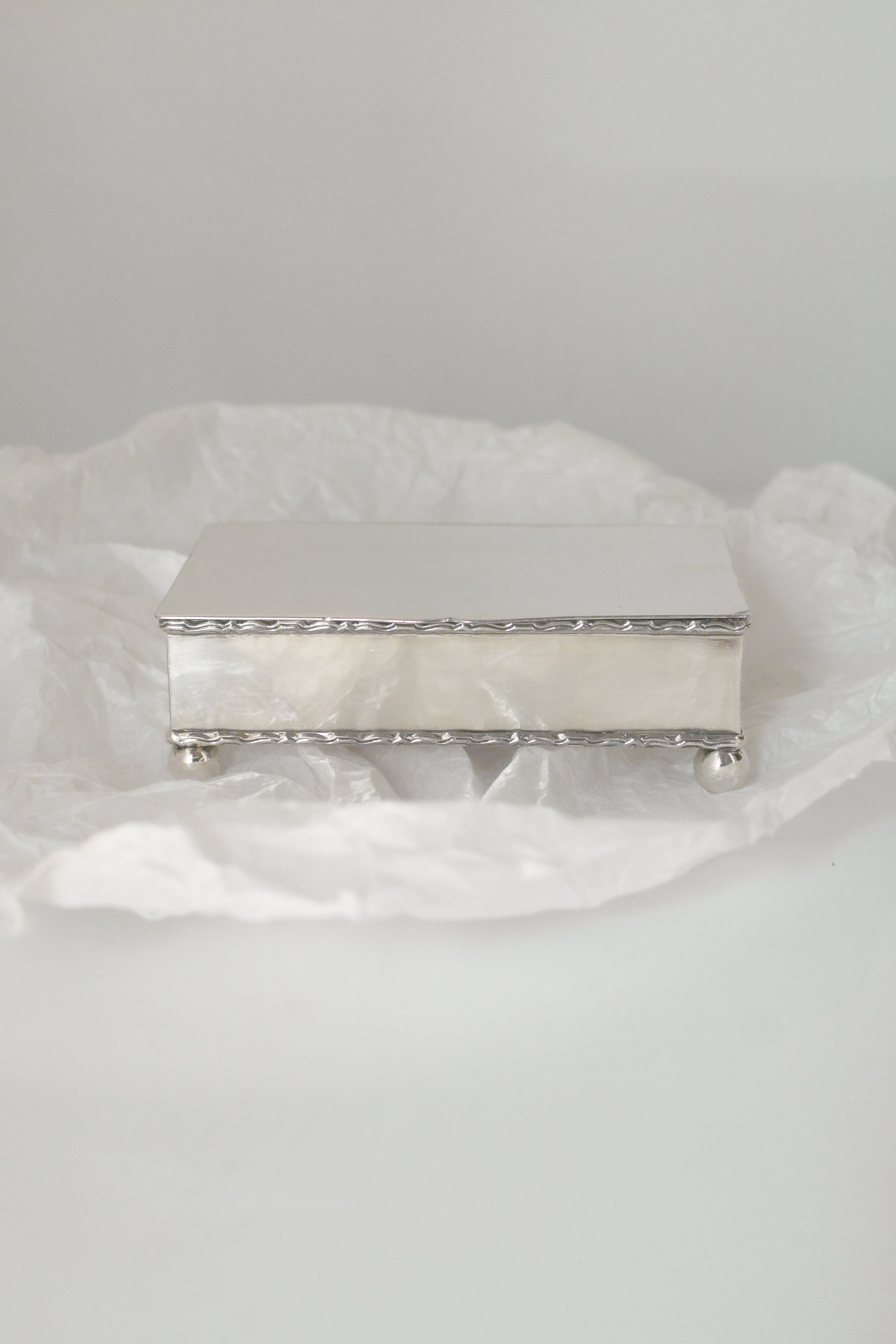 antique Four Orbs Box