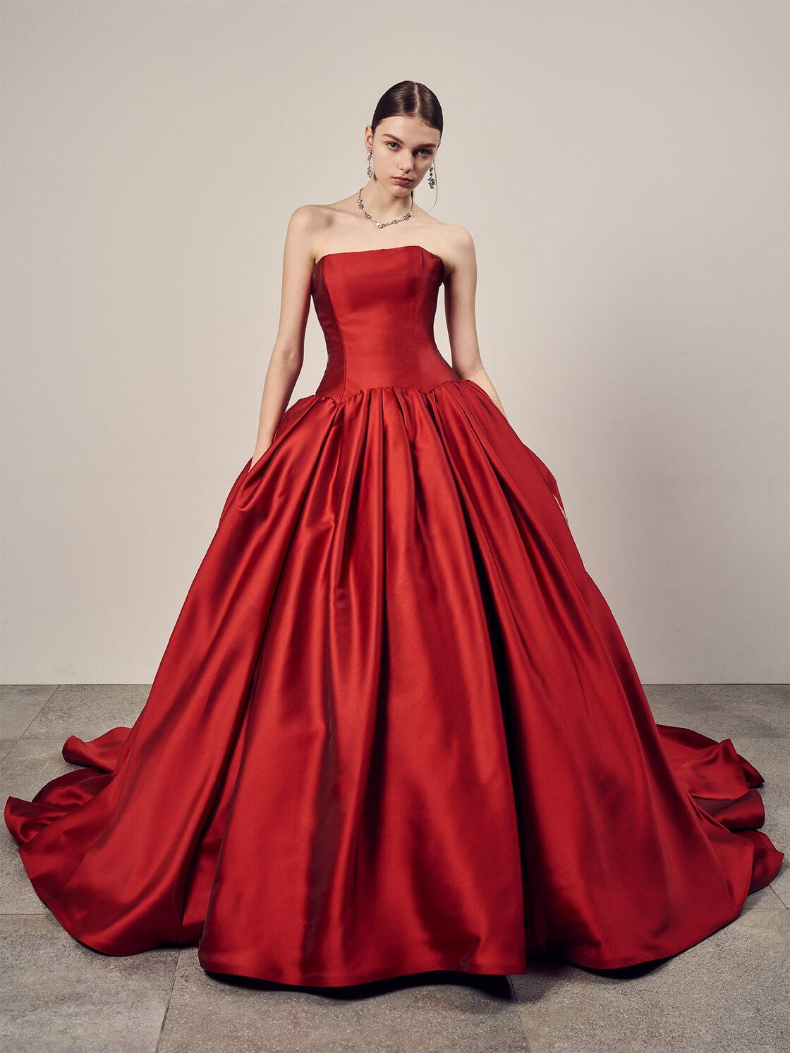 豪華！ウエディングドレス カラードレス ボルドー色 取り外しオフ  