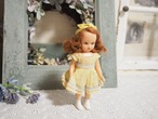 イエローワンピース・白ブーツ「Nancy Ann Story Book Doll」（日焼けあり） 画像2