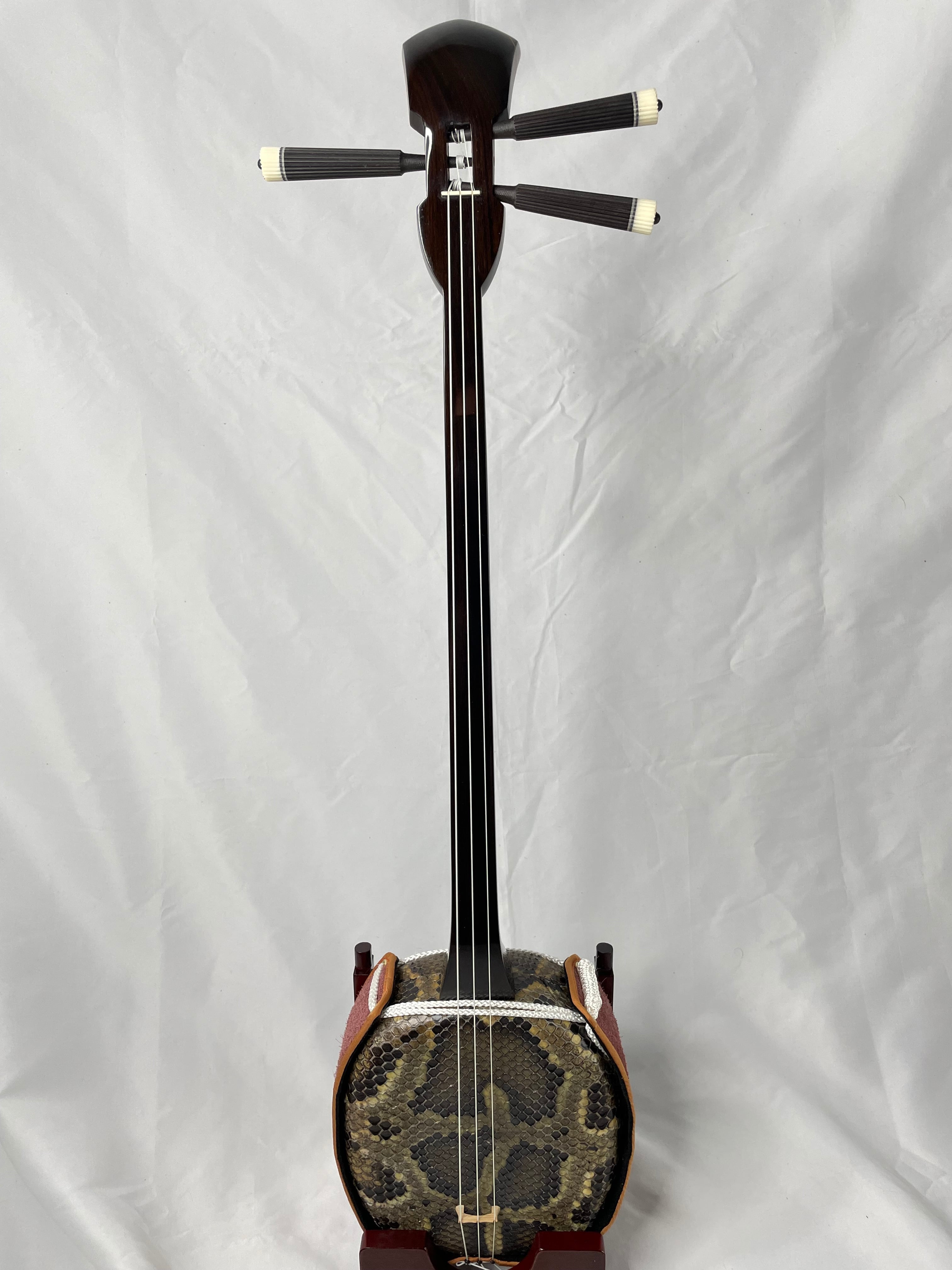 三線用棹(樹齢300年以上縞黒檀)塗装なし 特選中古品 4Aグレード縞黒檀・本皮1枚張り 金継ぎカスタム三線