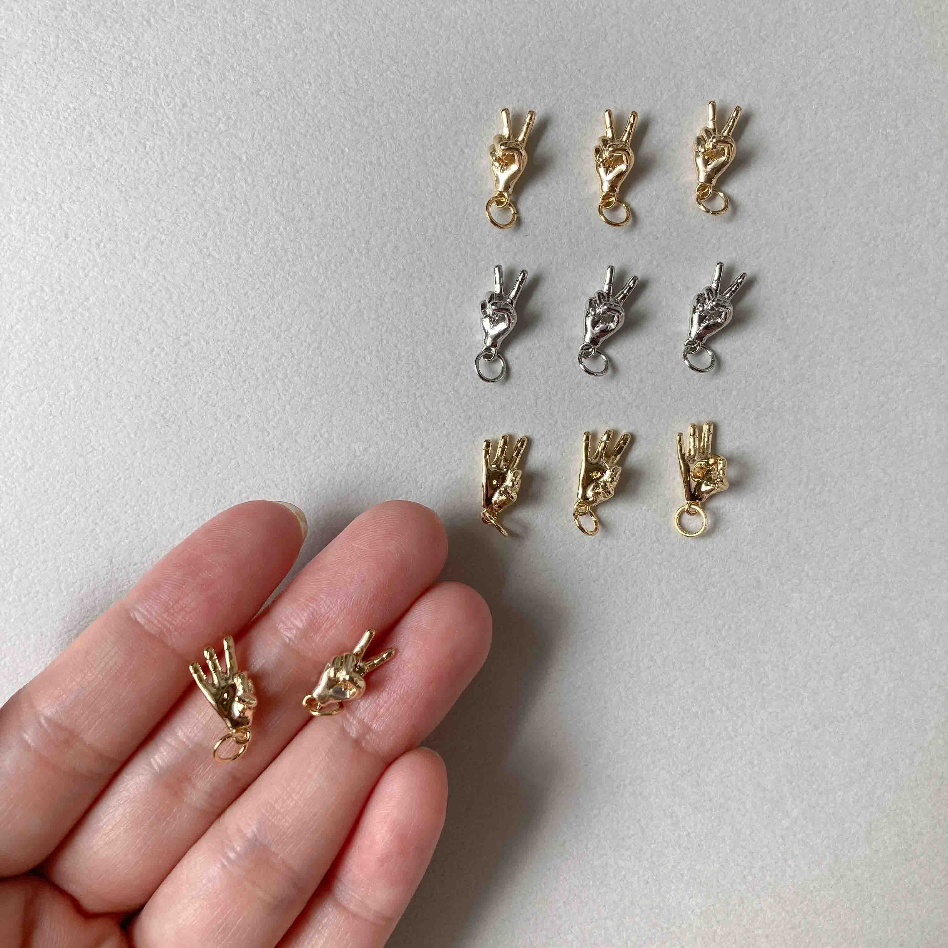 再入荷〉ハンドサインモチーフのメタルチャーム | Dua-アクセサリー