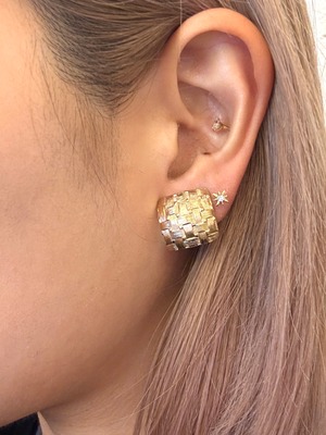 Christian Dior / vintage square gold earrings.