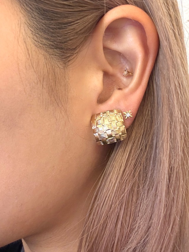 Christian Dior / vintage square gold earrings.