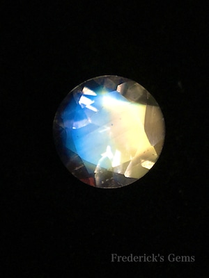 夜空に掛かる"虹" 0.41ct 天然 レインボームーンストーン ルース