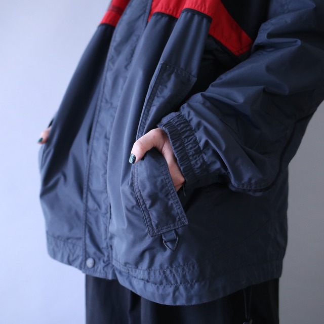 "Columbia" 3-tone good coloring over silhouette mountain jacket