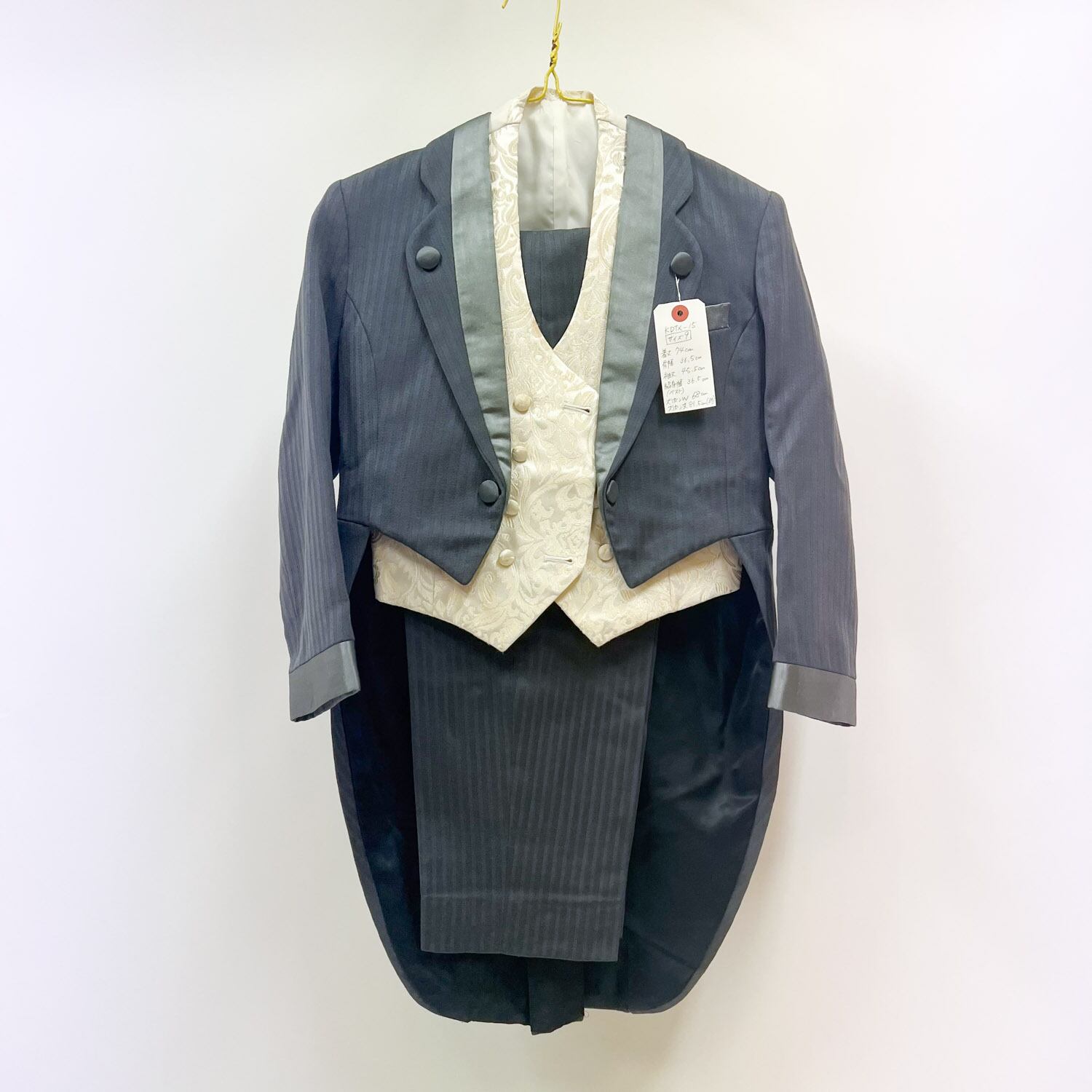 キッズタキシード 燕尾服 灰色 サイズ9 3点セット 中古 結婚式 発表会 撮影衣装 KDTX-14