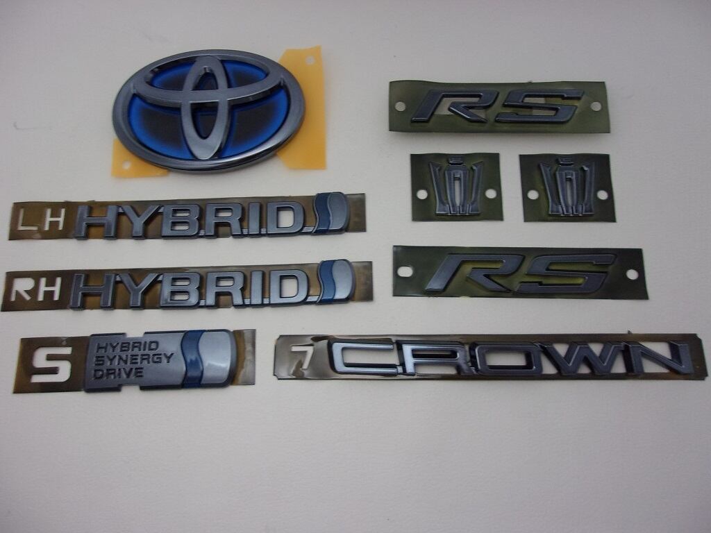 HYBRID】 人気 220系クラウン RS ゴールド エンブレム リア 5点