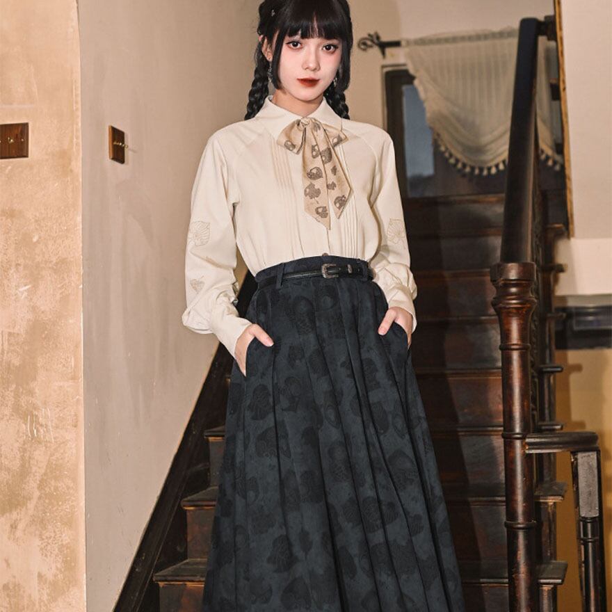 輪廻の調べに揺れる葉影 プリーツ襟とスカーフのチャイナ服・中華系ブラウス