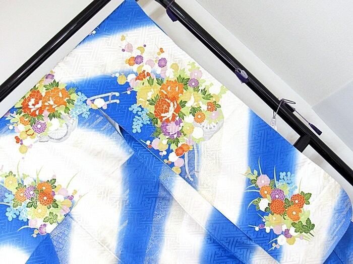 振袖 綸子 牡丹四季花 花車 刺繍 白地 160cm前後の方 振袖正絹 綸子 