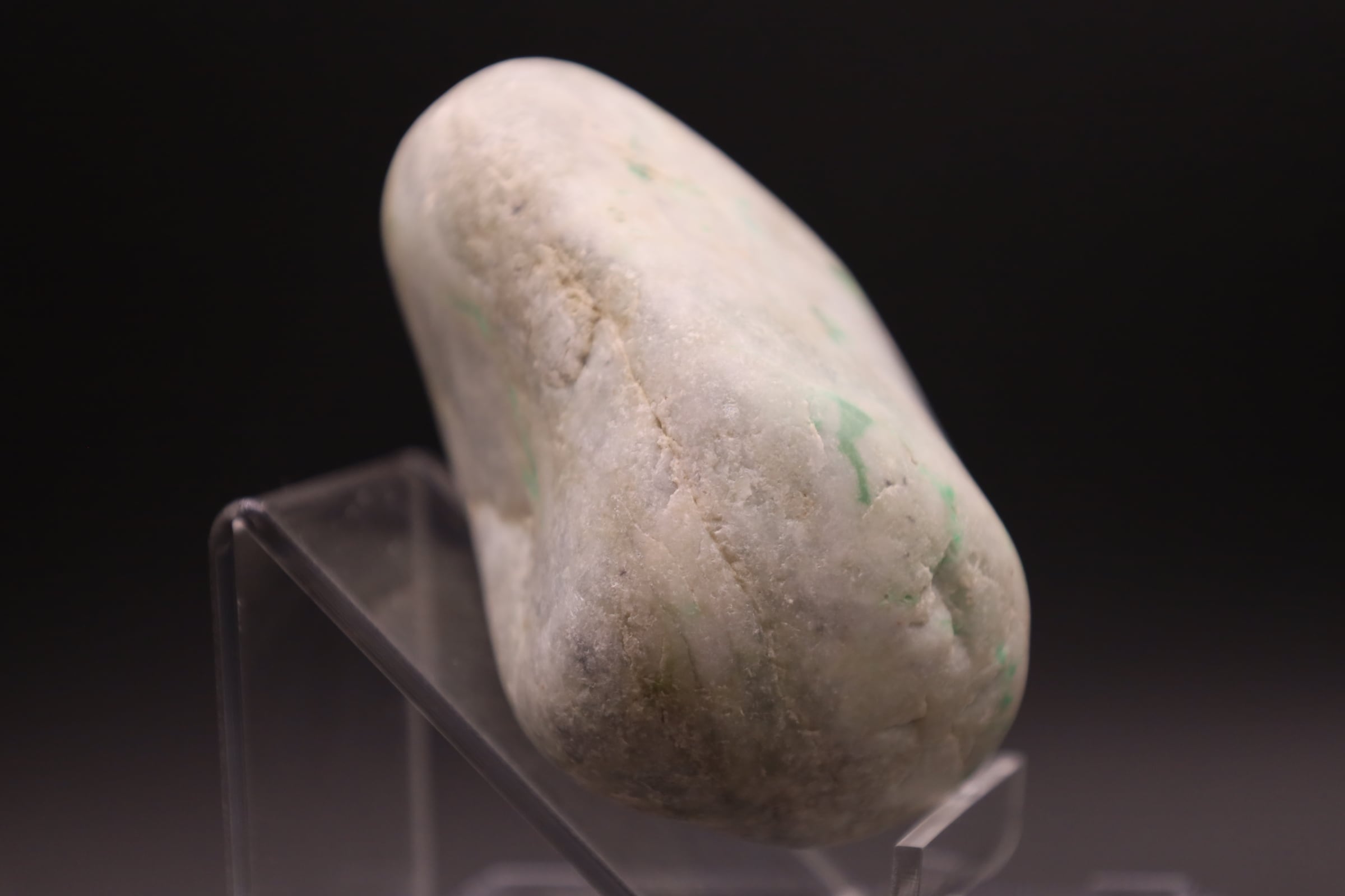 糸魚川翡翠原石未研磨海石(ひすい ヒスイ Jadeite)商品コード