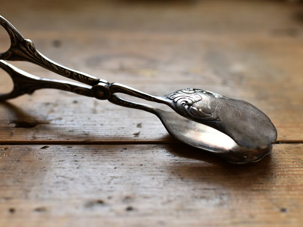 装飾が素敵なサーバートング(B) フレンチブロカント