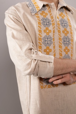 ウクライナ刺繍ヴィシヴァンカ　クロスステッチ手刺繍　Lサイズ　メンズ