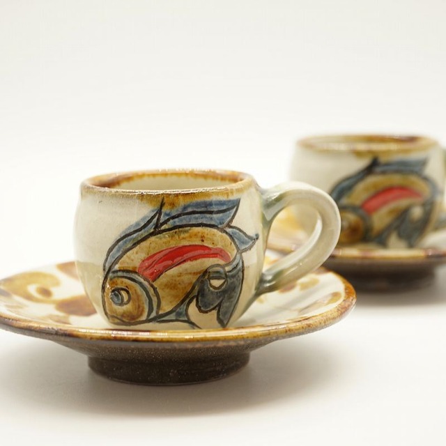 コバルトが鮮やかなマグカップ　唐草　【ヤチムン大城工房】