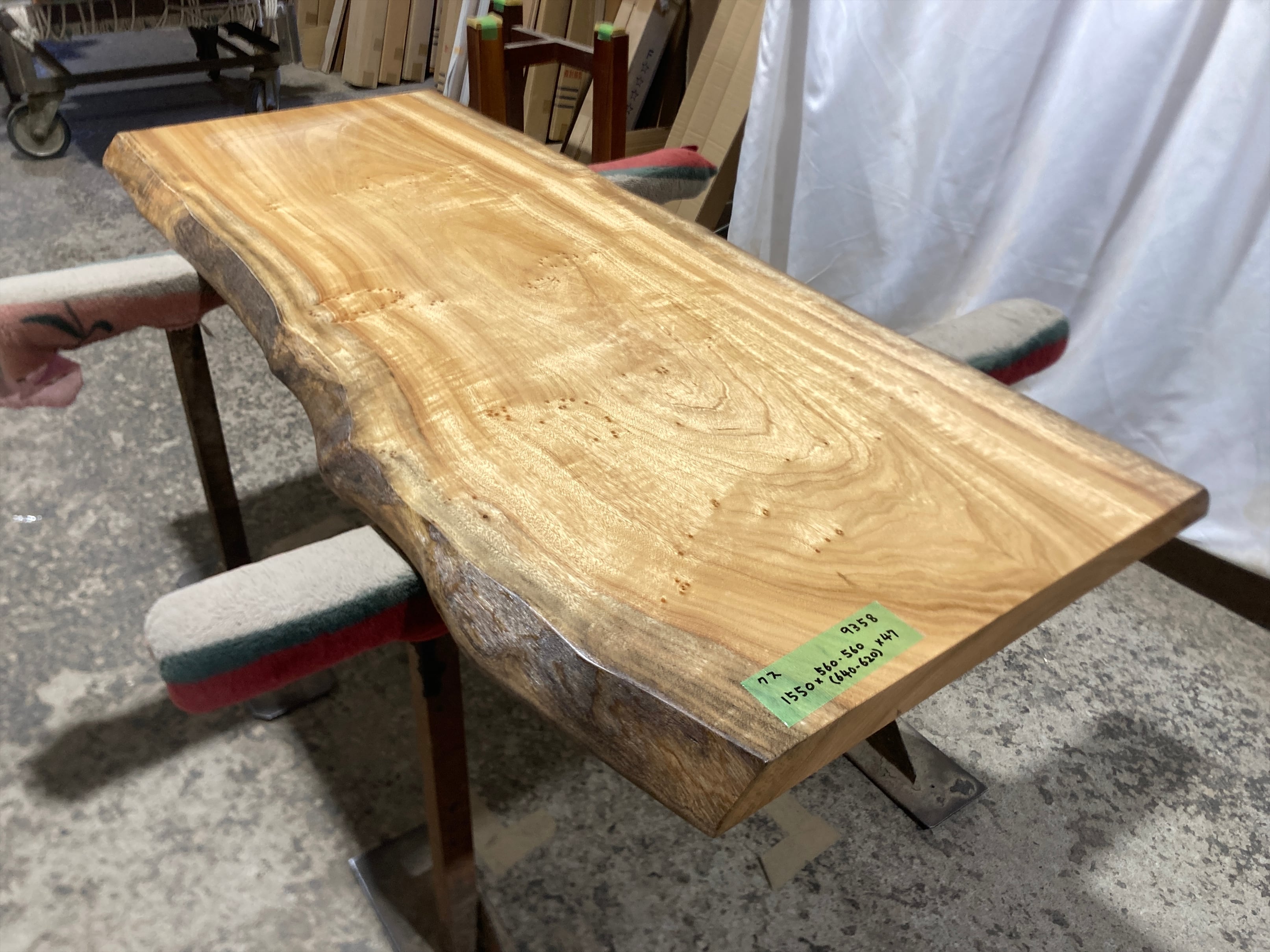 クス9358 楠 一枚板無垢材 1550x560-560x47mm ダイニングテーブル ローテーブル センターテーブル 天板 樟 くすのき