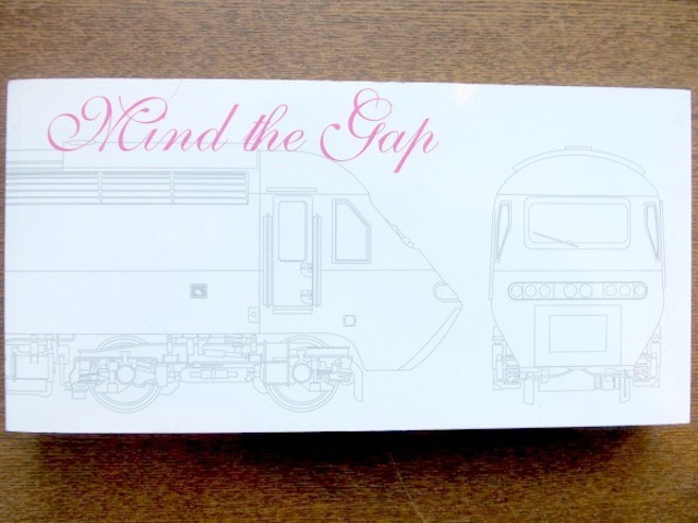 鉄道・地下鉄のグラフィックデザイン本「Mind the Gap／Glyph」 - メイン画像