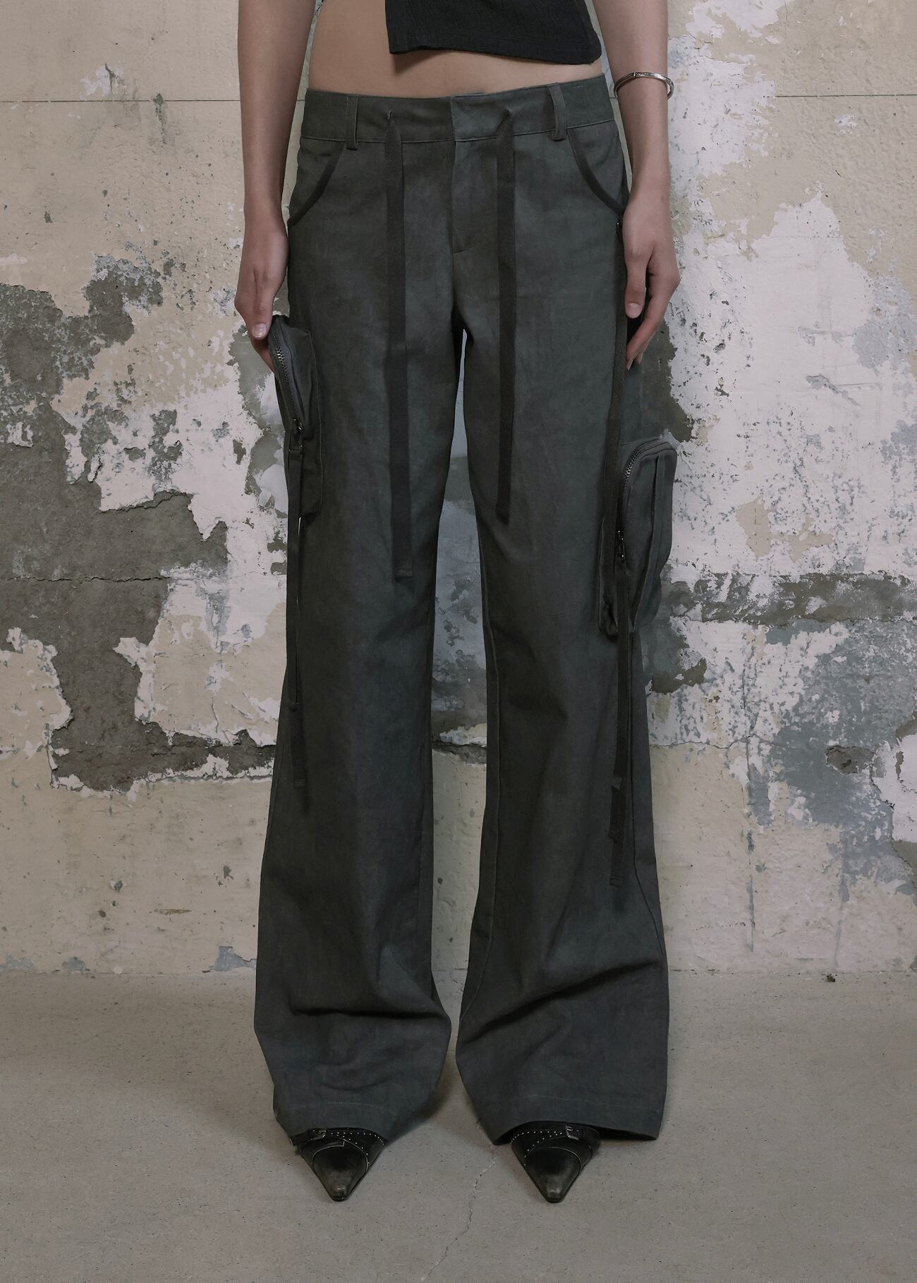 BOHEMIAN SEOUL] (UNISEX) POUCH POCKET CARGO WIDE PANTS, WASHED