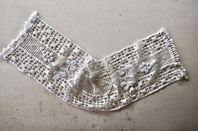 フランス 134c 二人の葡萄たちによる白さのレーステーブルセンター  ヴィンテージ