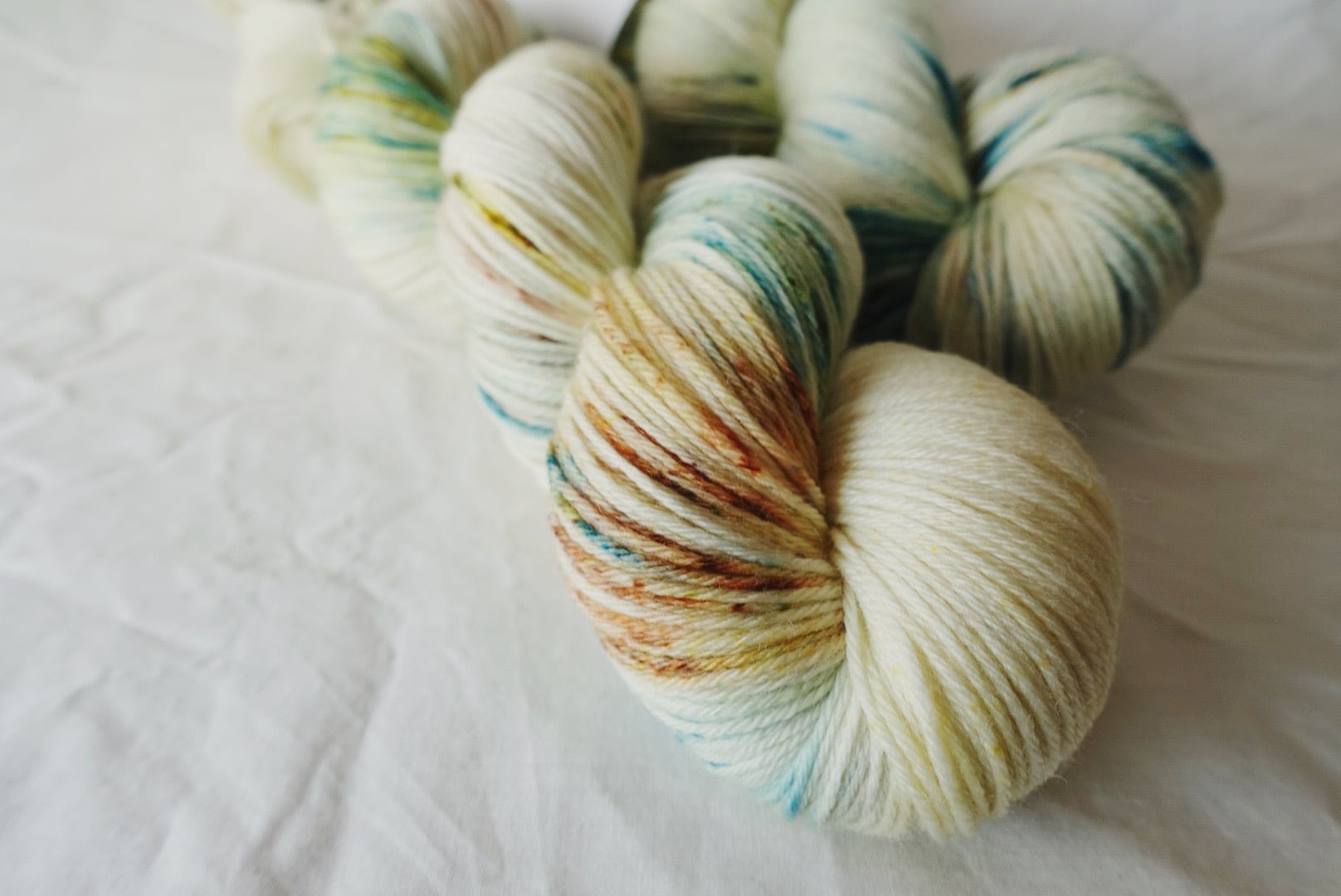 手染め毛糸]SperwashMERINO100_4PLY_足音 | 手染め毛糸のYaoskep Yarn