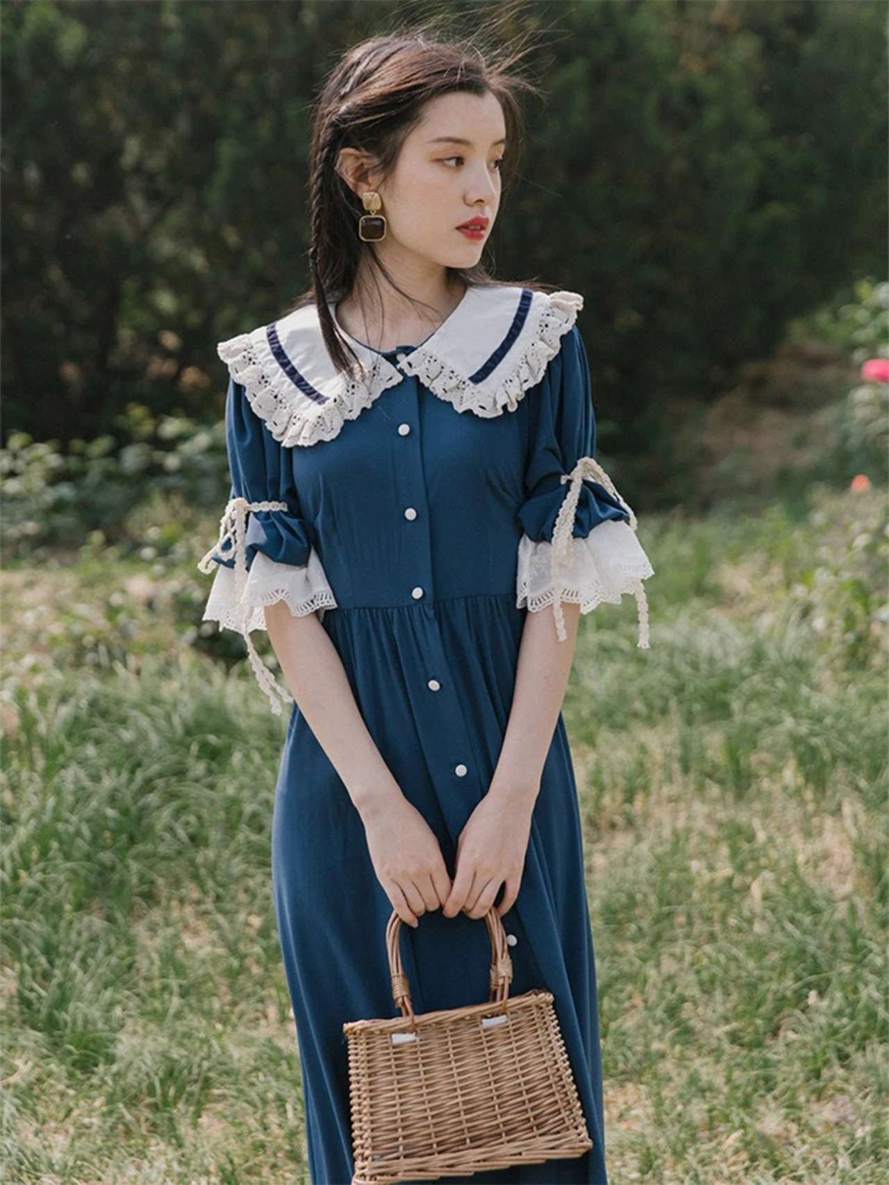 【0026】Big collar Ruffle Lace Short Sleeve Dress