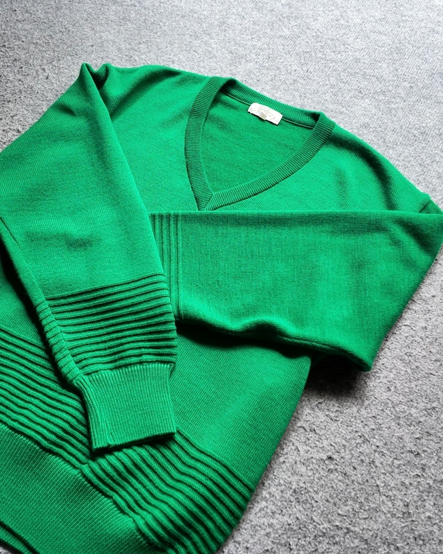 【BALENCIAGA】green v-neck wool knit