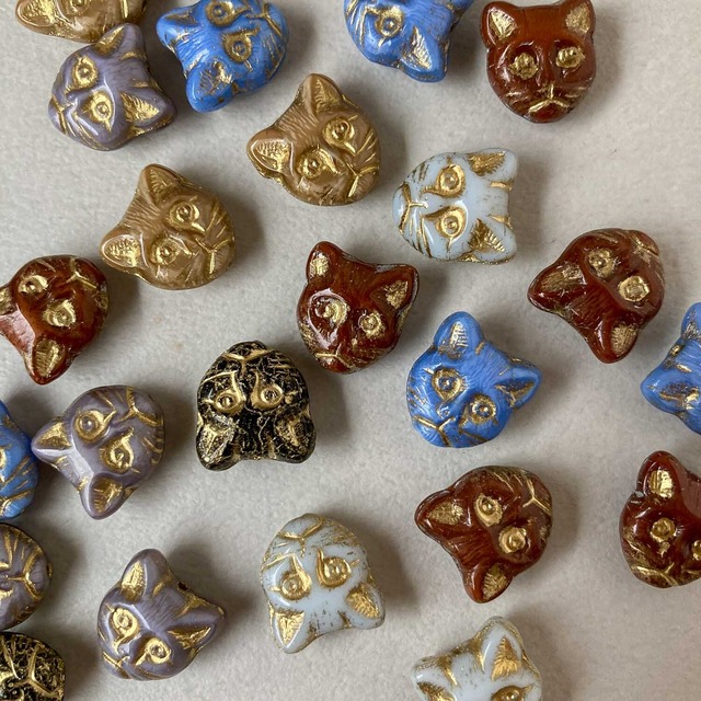 〈新色追加・再入荷〉猫顔チェコガラスビーズ（ゴールド）（12mm）