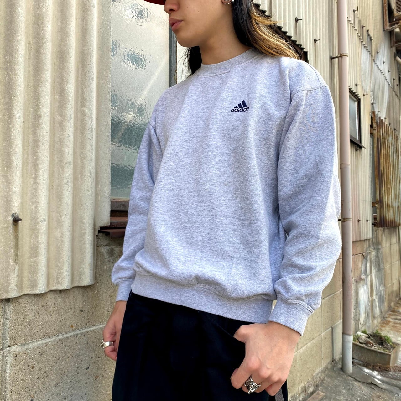 90年代 Adidas アディダス ワンポイントロゴ スウェット メンズs 古着 90s 刺繍 ビンテージ ヴィンテージ トレーナー グレー色 灰色 スウェット Swe30 Cs29 50 Cave 古着屋 公式 古着通販サイト