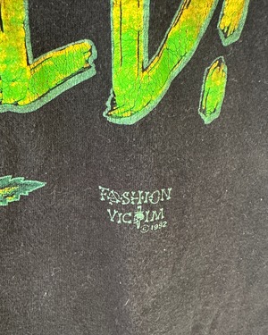 -Fashion Victim- Vintage 90s L Print T-Shirt made in USA