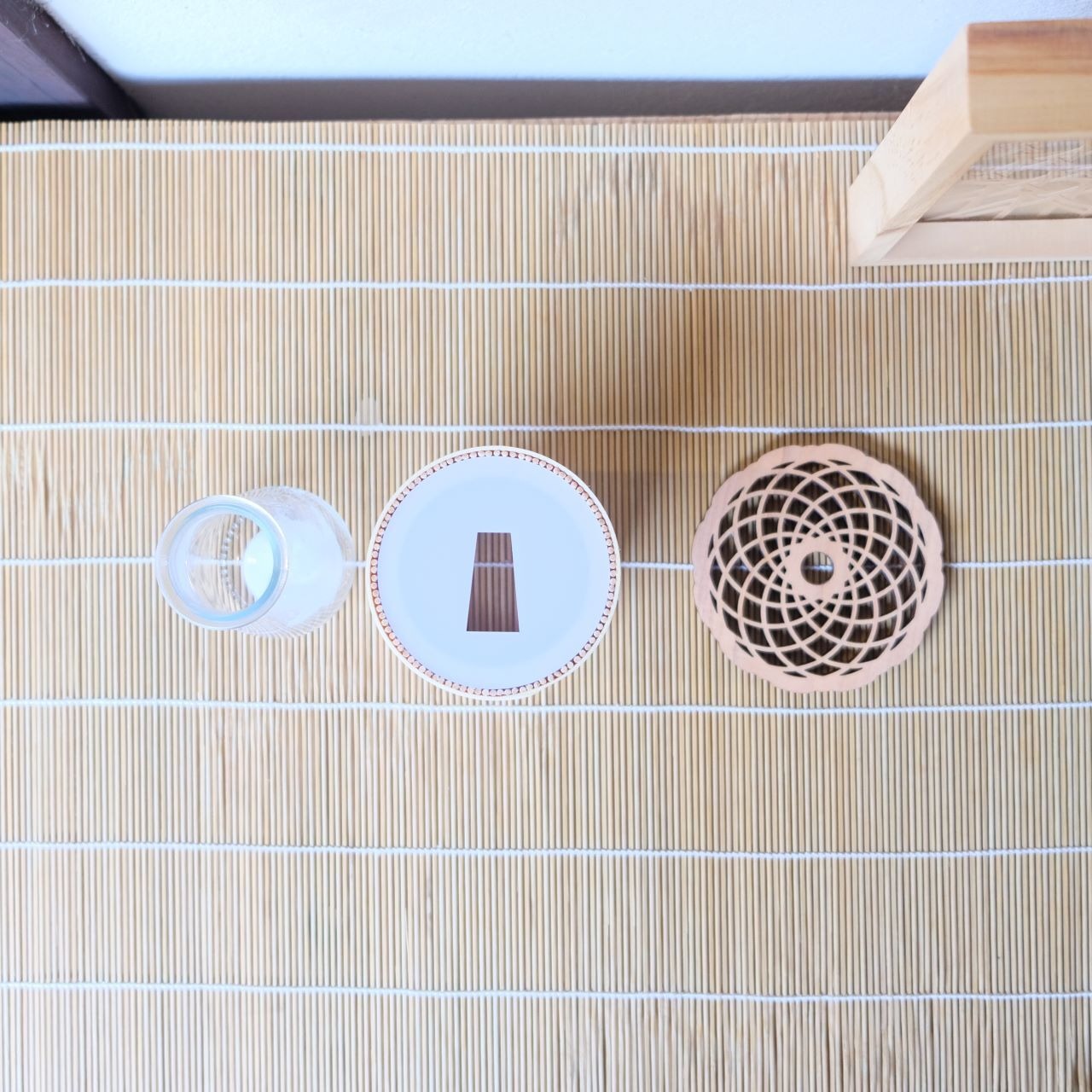 【花器】すだれ花器 豆絞り WH 差し込み口 四角型