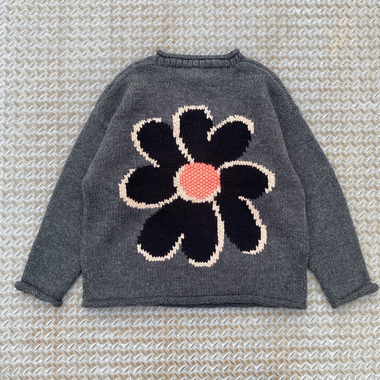 CC "FLOWER with LOVE" HAND KNIT -DARK GRAY-