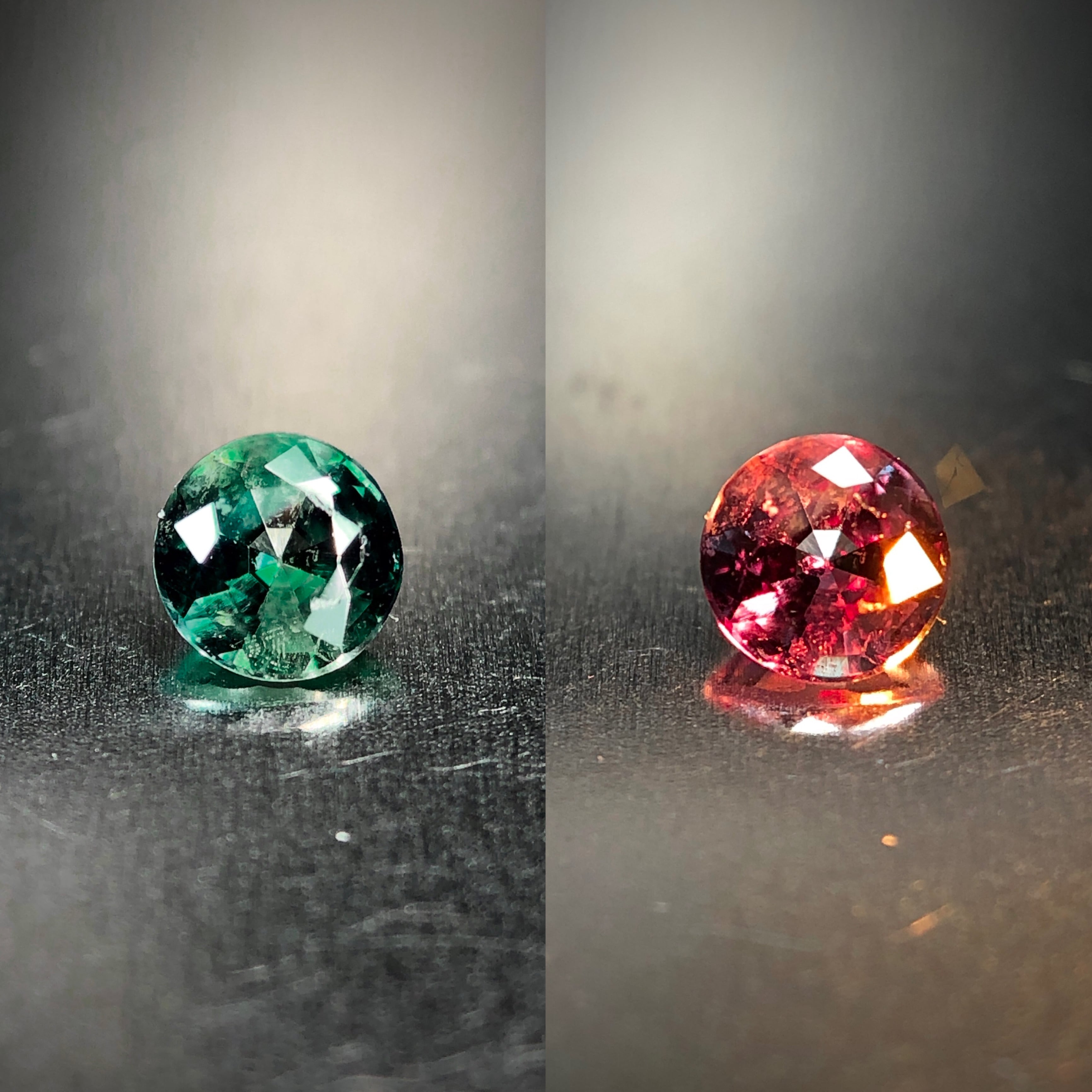 3色に変わる　アレキサンドライト【鑑別済】人工宝石❤️魔法みたいに一瞬で変色 カラーチェンジの妖艶な魅力 0.32ct 天然アレキサンドライト