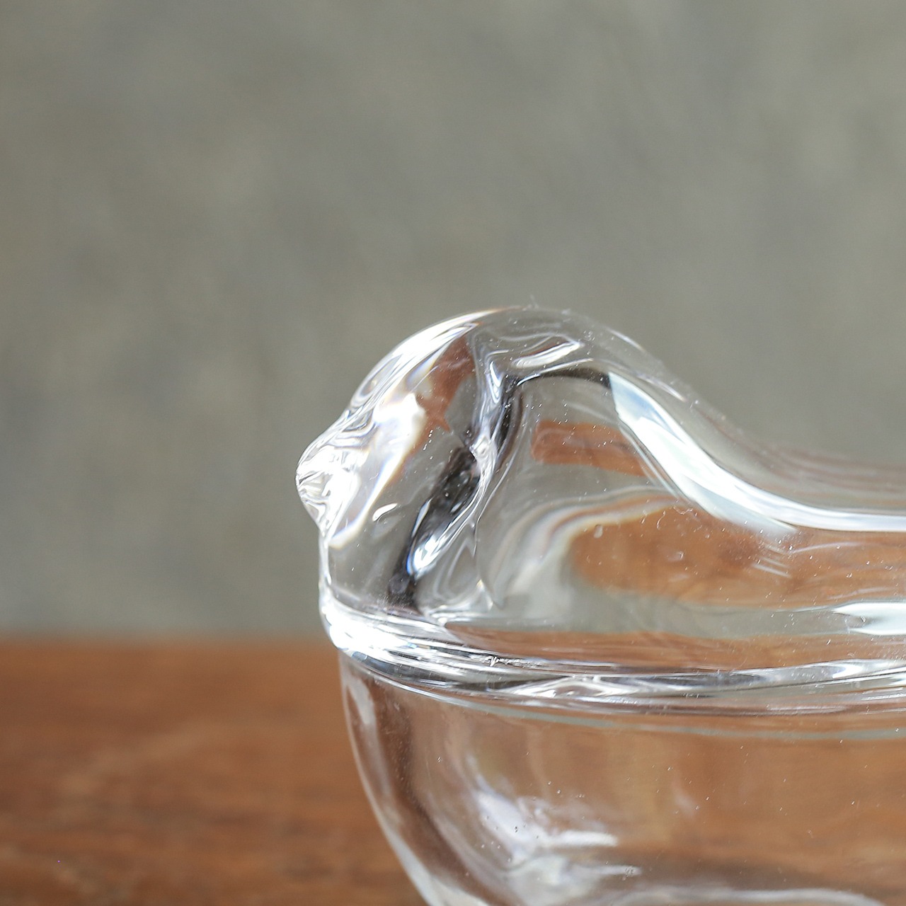 パカッと開く、ガラスの小鳥