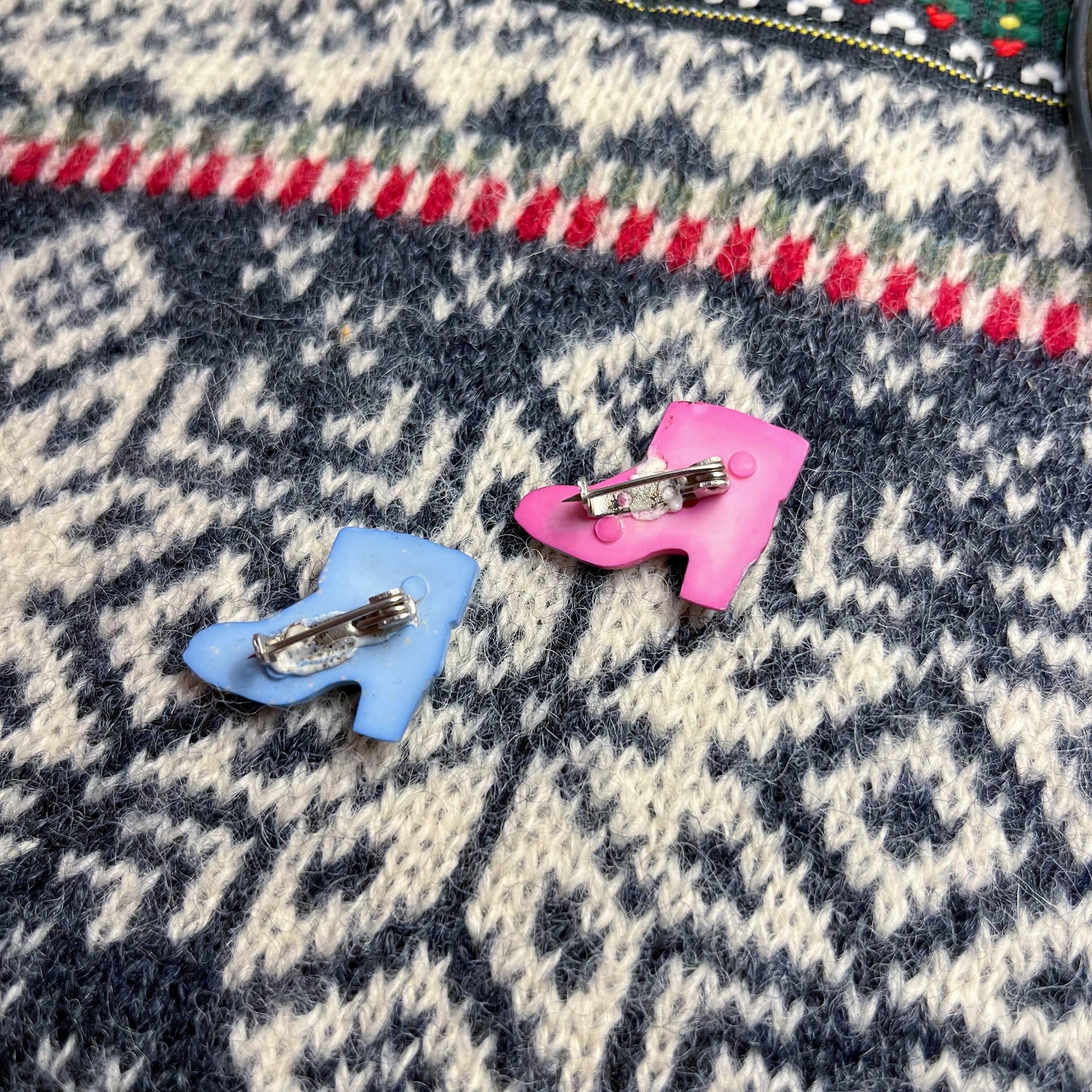 mini boots brooch set