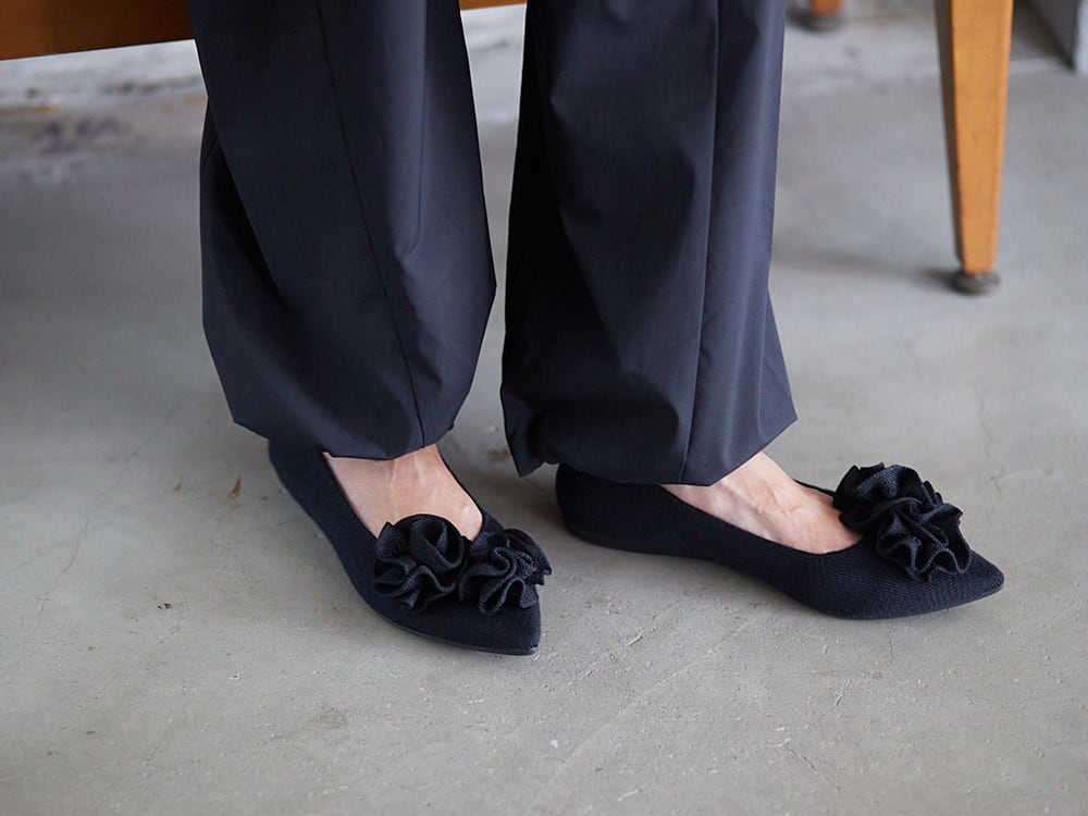 pointed-CELOSIA / BLACK | Offen