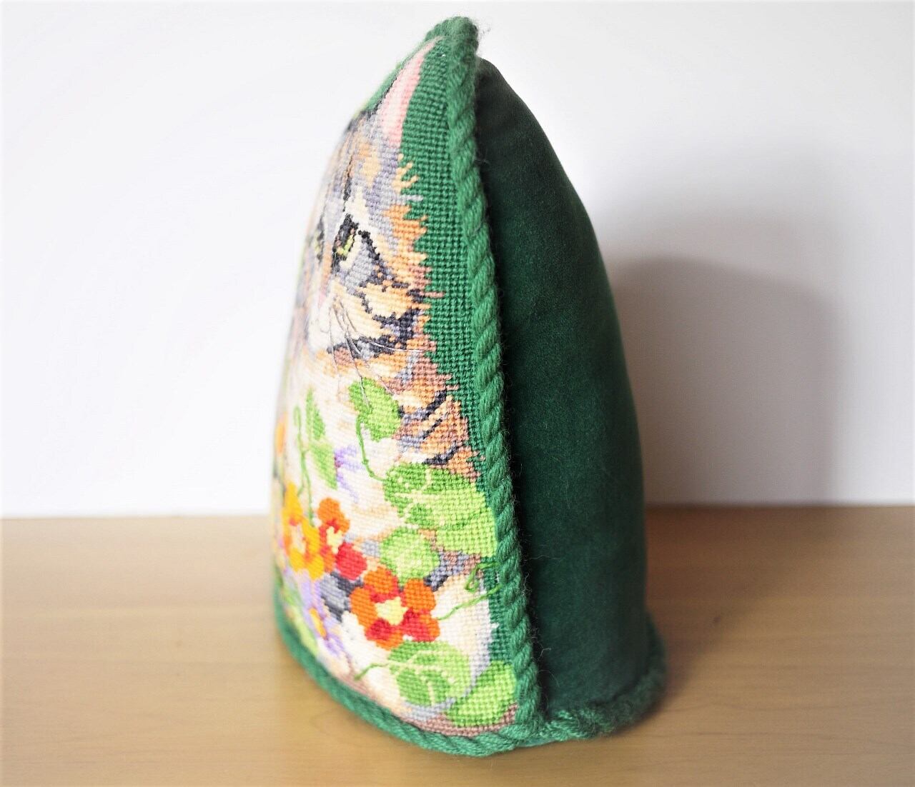 猫さん刺繍クッション ニードルポイント | こりすのパン屋Base店