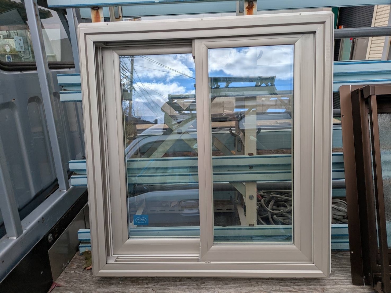 YKK AP APW330 引違い窓 2枚建・画像2