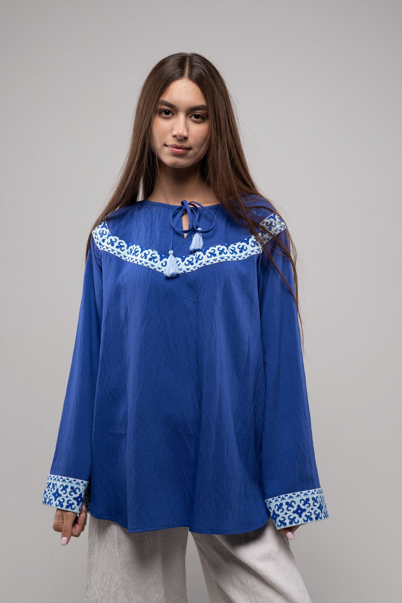 ウクライナ刺繍ヴィシヴァンカ クロスステッチ　手刺繍　ブラウス　麻　レディース・フリーサイズ - 4