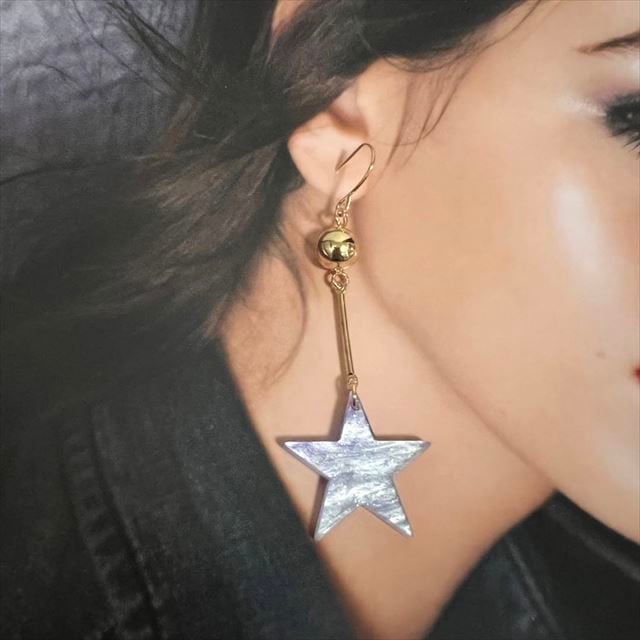 108 月と星のキラキラ✨ハンドメイドアクセサリー　ピアスorイヤリング 108 月と星のキラキラ✨ハンドメイドアクセサリーピアスorイヤリング