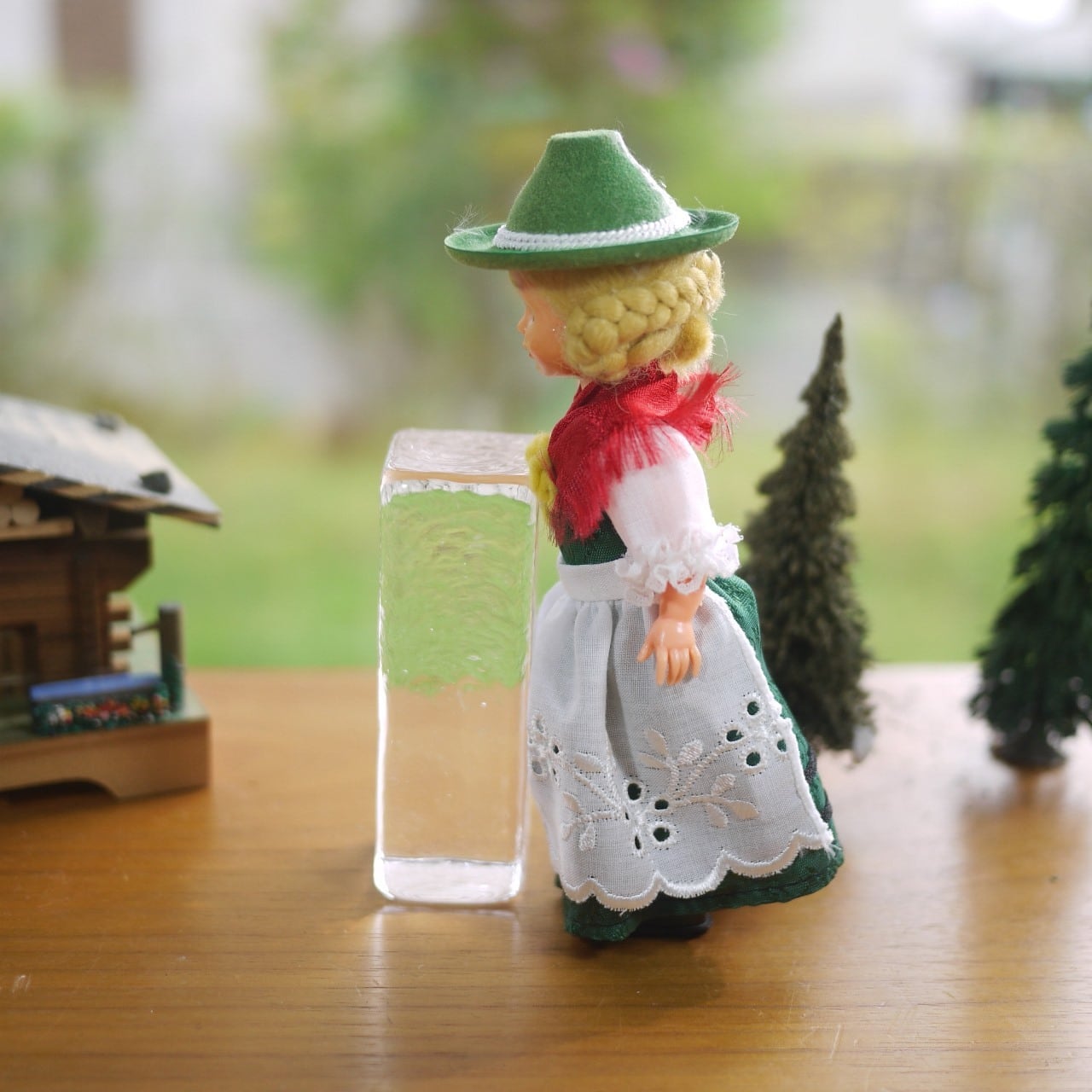民族衣装のお人形 緑の帽子 ドイツ | こりすのパン屋Base店 （世界の