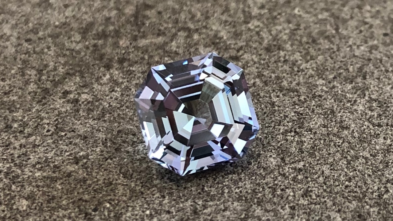 グラデーションカラー 非加熱ゾイサイト 3.19ct