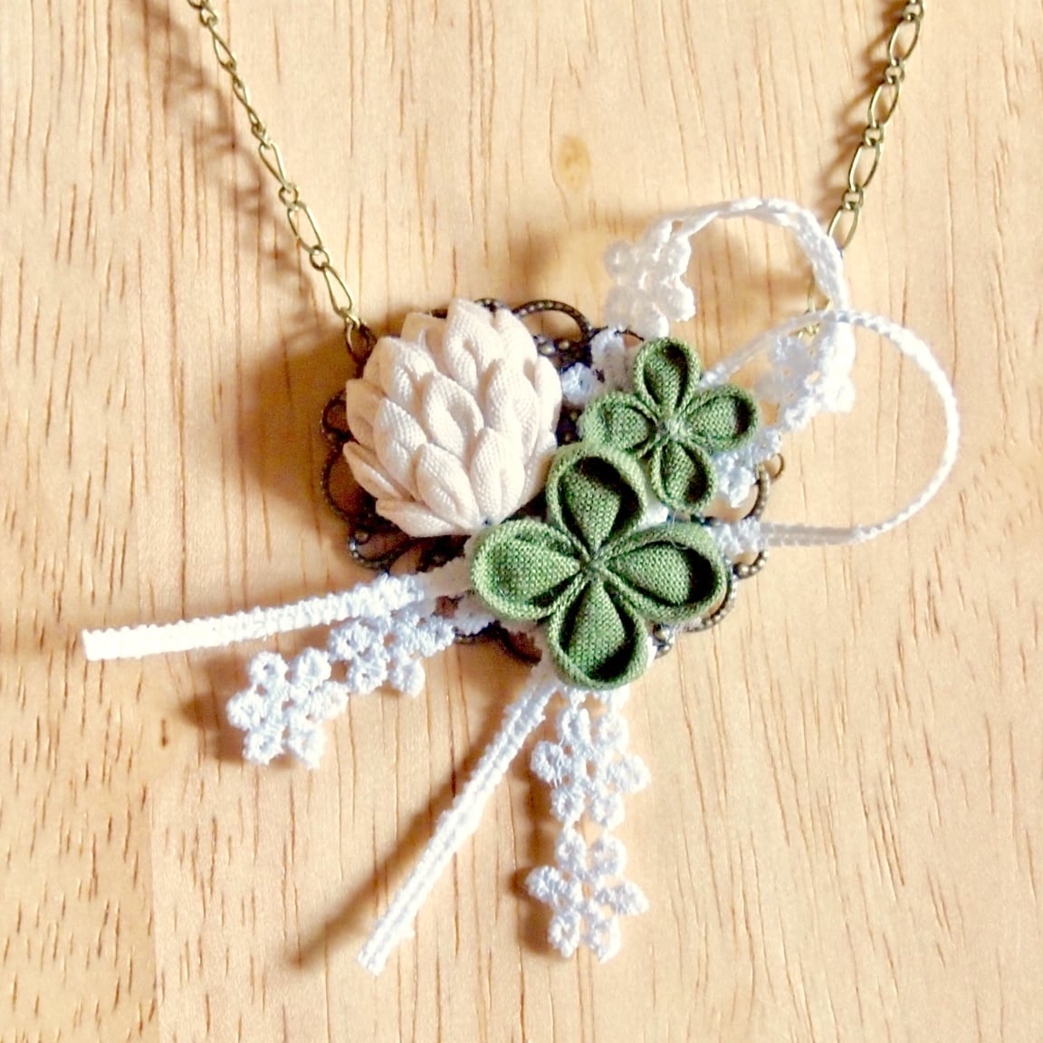 つまみ細工 四つ葉のクローバー -幸せの想い出ロングネックレス