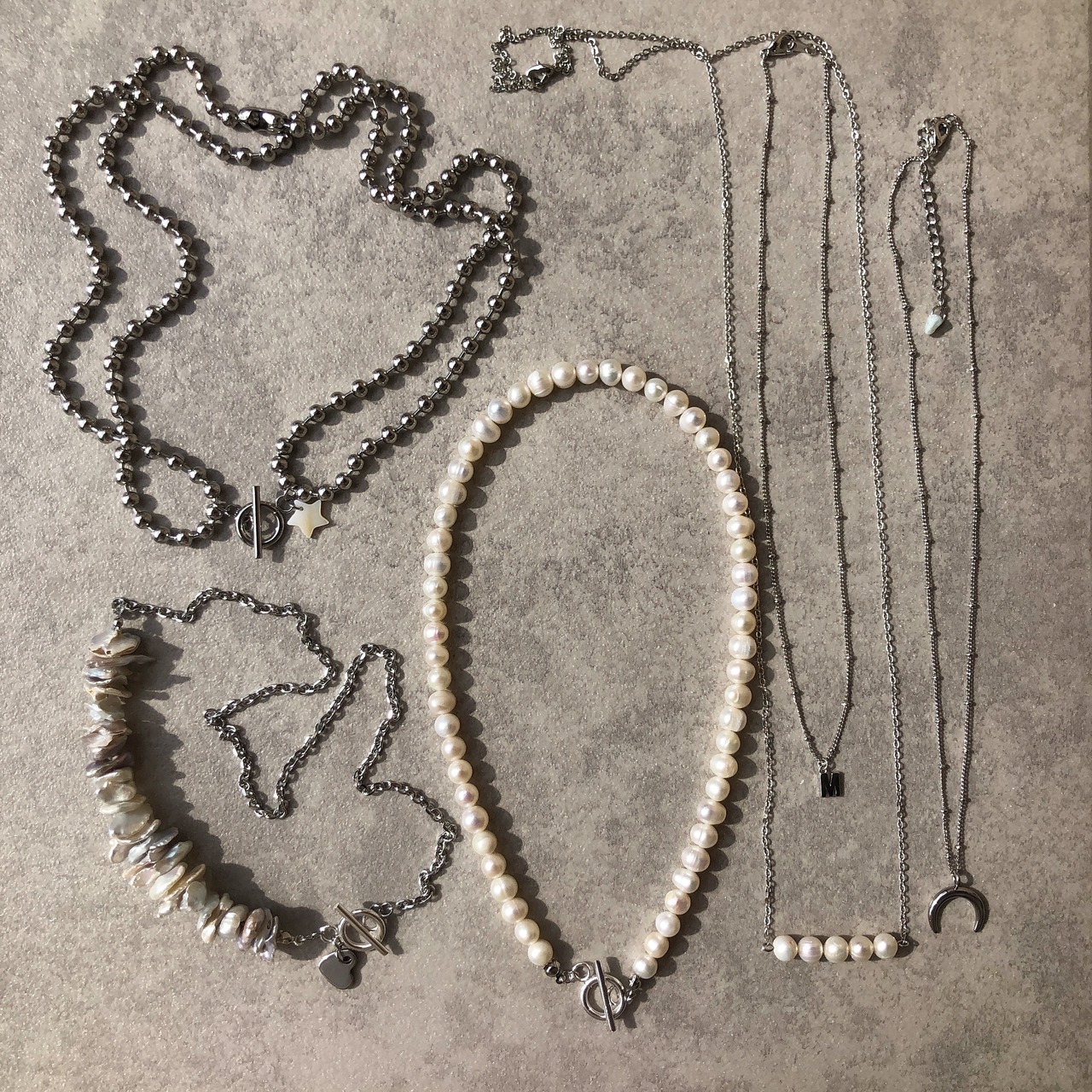 イニシャル　シルバーネックレス