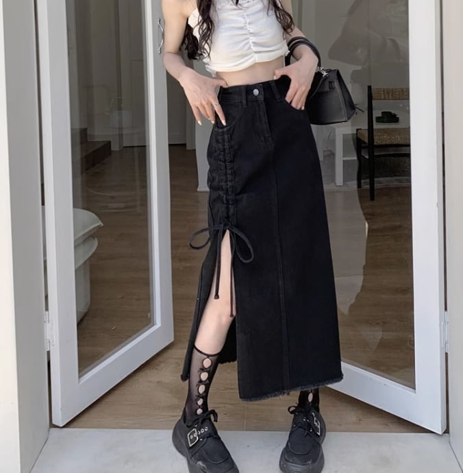 スカート ボトムス デニムスカート ミモレ ミモレ丈 Aライン リボン スリット サイドスリット ハイウエスト 編み込み ボタン デニム 大人可愛い きれいめ カジュアル おしゃれ お洒落 かっこいい レトロ こなれ感 ラフ マニッシュ ルーズ 個性的 クール モダン ゆったり ワイルド 無地 春 夏 10代 20代 30代 レディース 女性用 学生 デート お出かけ 女子会 休日 着回し 普段使い 韓国系 脚長 S M L XL 2XL 3XL 4XL 大きいサイズ 黒 ブラック 青