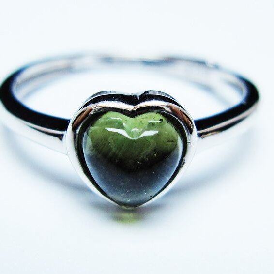 モルダバイト リング モルダウ石 指輪 ハート フリーサイズ 12号 一点物 メール便可 [M便 1/20] 199-664