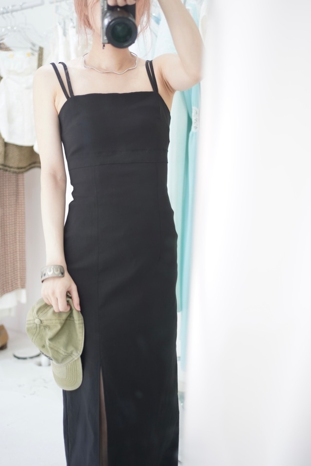 w strap black dress