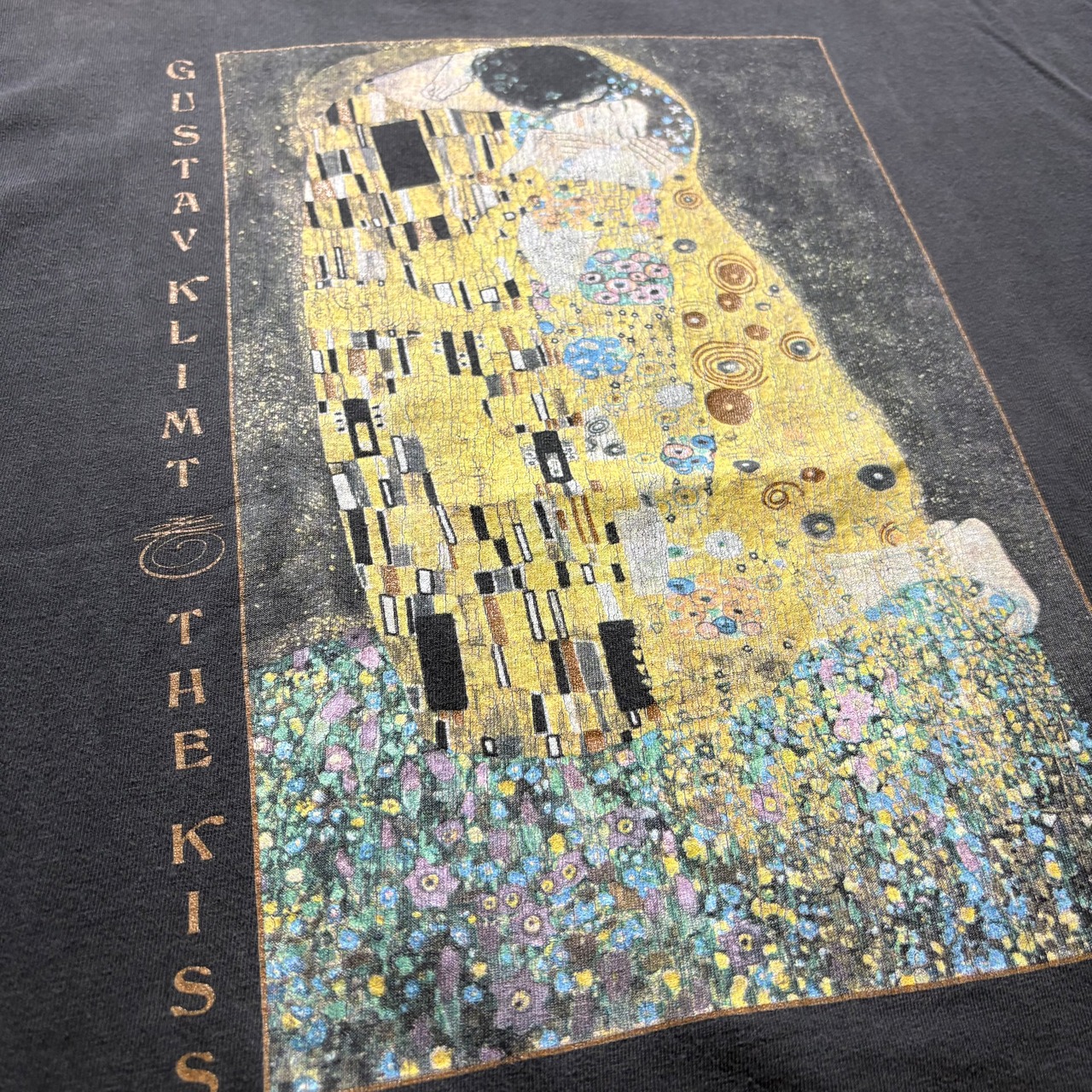 vintage 1990’s Gustav Klimt art tee “THE KISS”