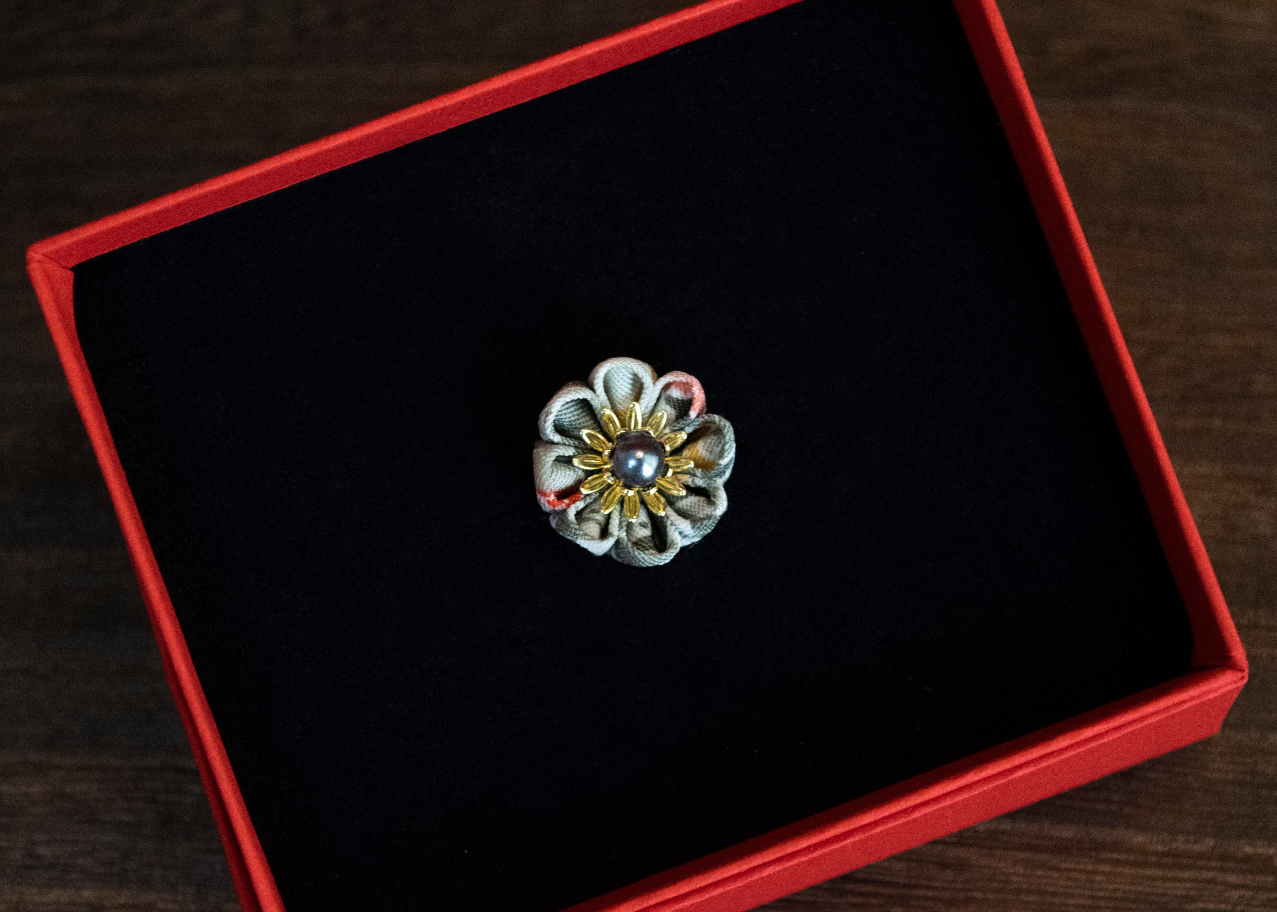 薄墨《厳選正絹ピンバッジ》 | 鞠's Collection