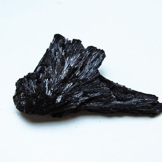 ブラック カイヤナイト 原石 一点物 171-7557