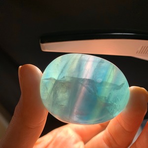 たまご  台座付き可愛い色合いグラデーションフローライト