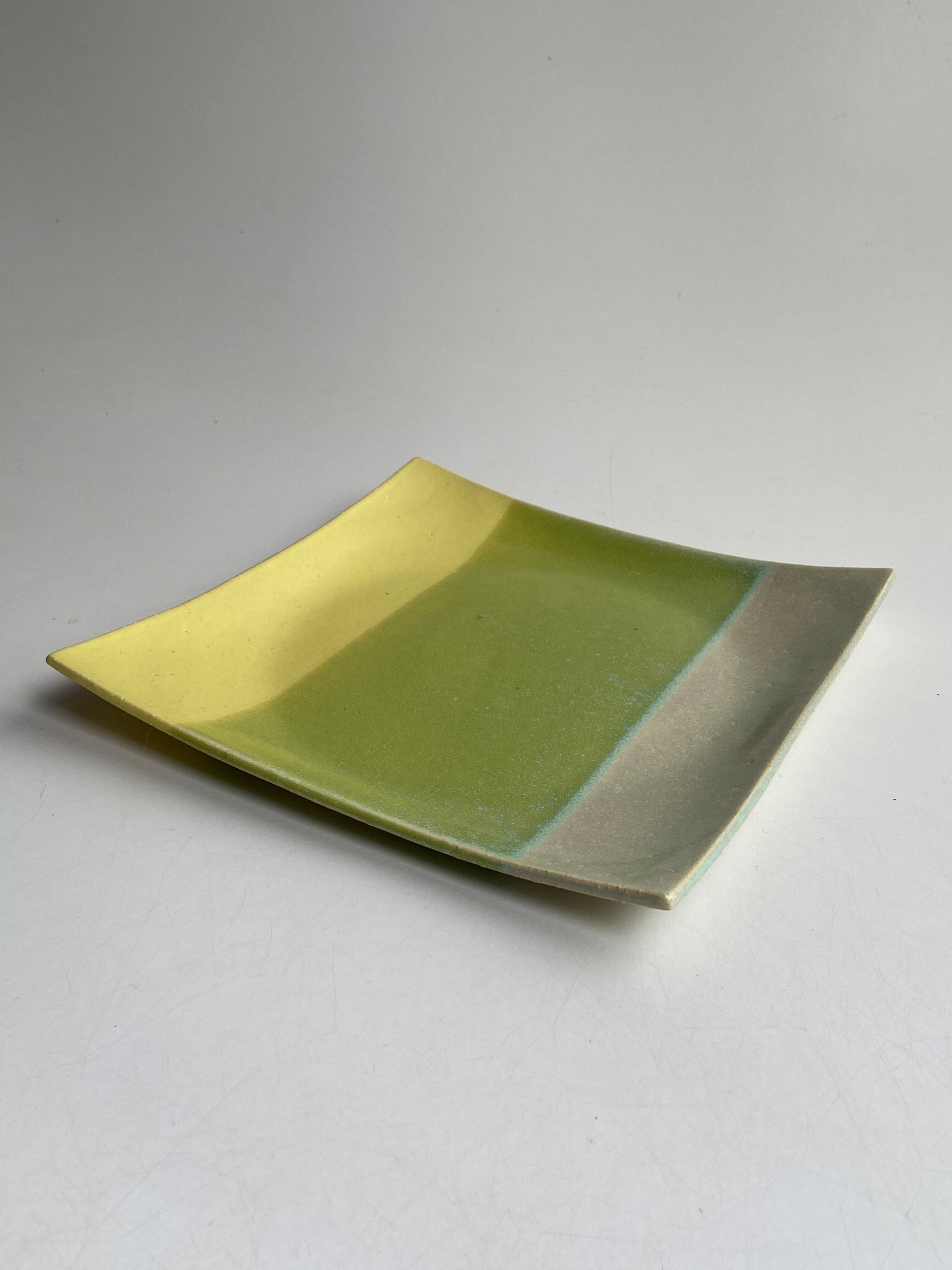 プレート（大）ライム　 / レンジ・食洗機可 / mod-19　和食器 角皿 大皿 おしゃれ モダン 24m 軽い 可愛い 四角 お皿 皿 カラフル 食器 陶器 器 カフェ パーティー ギフト プレゼント 引越し祝い 結婚祝い お祝い 丹波篠山 日本製