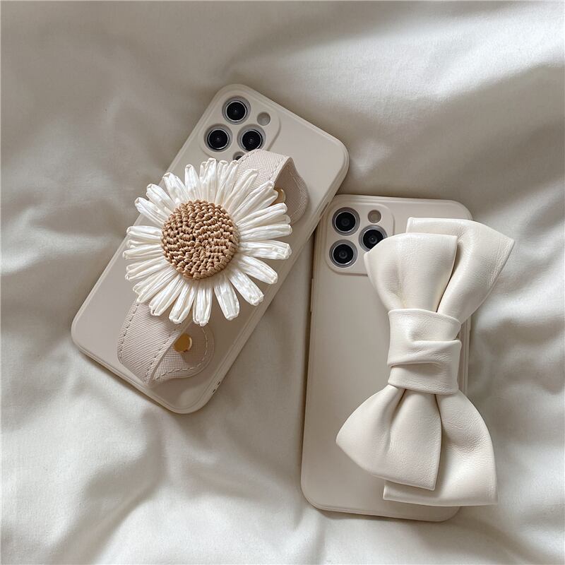 スマホケース iPhoneケース スマホカバー iPhone7 8 Plus iPhoneXs Max iPhone13ProMax iPhoneSE3 iPhone14ProMax バンド 落下防止 ホールド リボン PU かわいい 大人可愛い きれいめ 上品 送料無料 清楚 フェミニン おしゃれ お嬢様 おとな ナチュラル ラフ ガーリー リラックス レトロ 韓国 定番 トレンド フラワー OL 通勤 学生 通学 ホワイト 白 10代 20代 30代 40代 可憐 儚げ ふんわり ゆる 柔らかカラー
